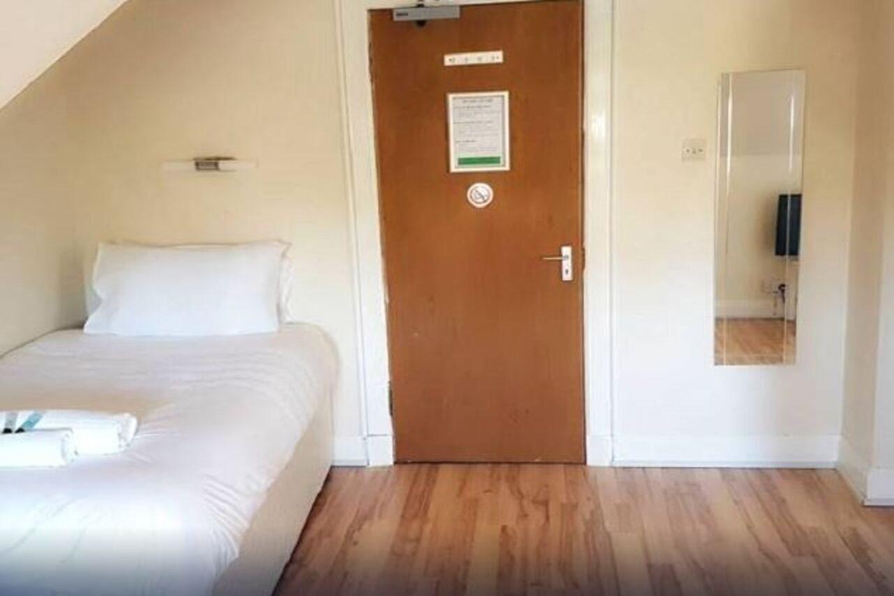 Oyo Gothenburg Hotel Dunfermline Bagian luar foto